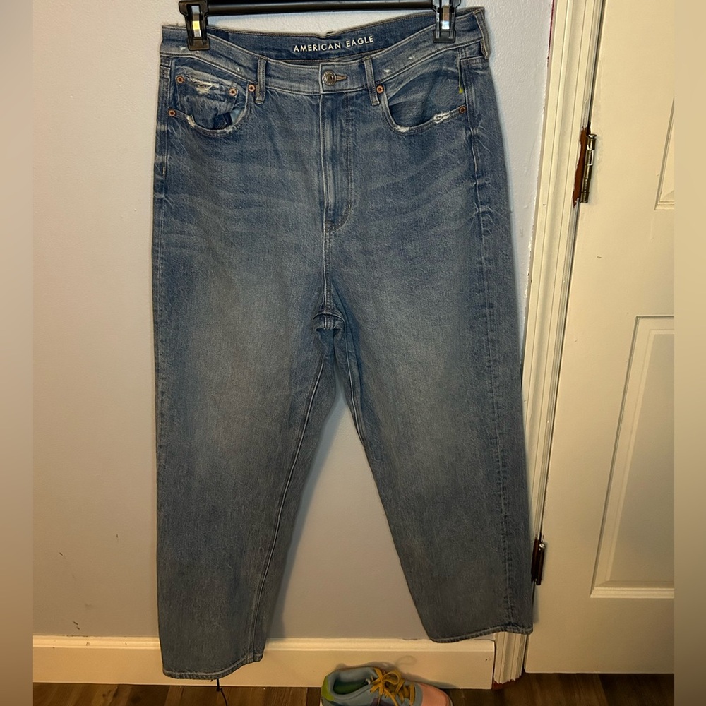 American Eagle Outfitters Women's Baggy Jean Light Wash Distressed Size 14 Reg
